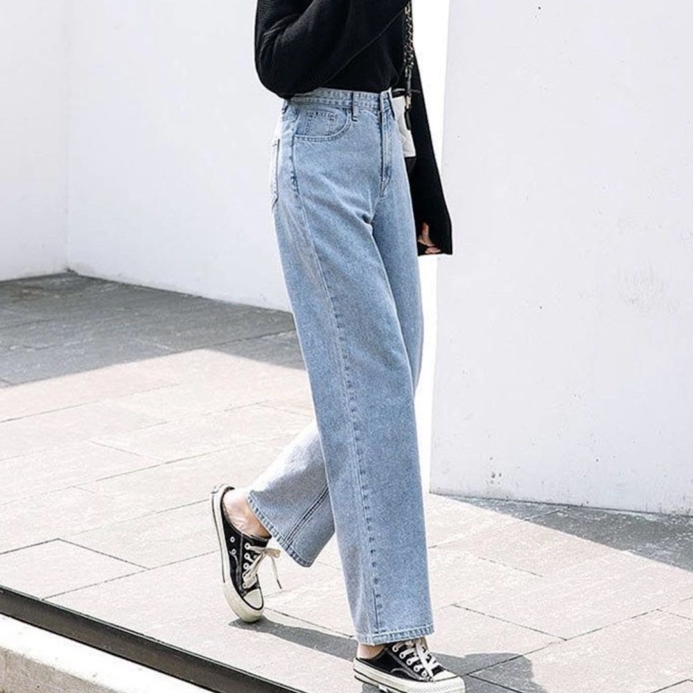 LIGHT BLUE WASH HIGH WAISTED WIDE-LEG JEANS